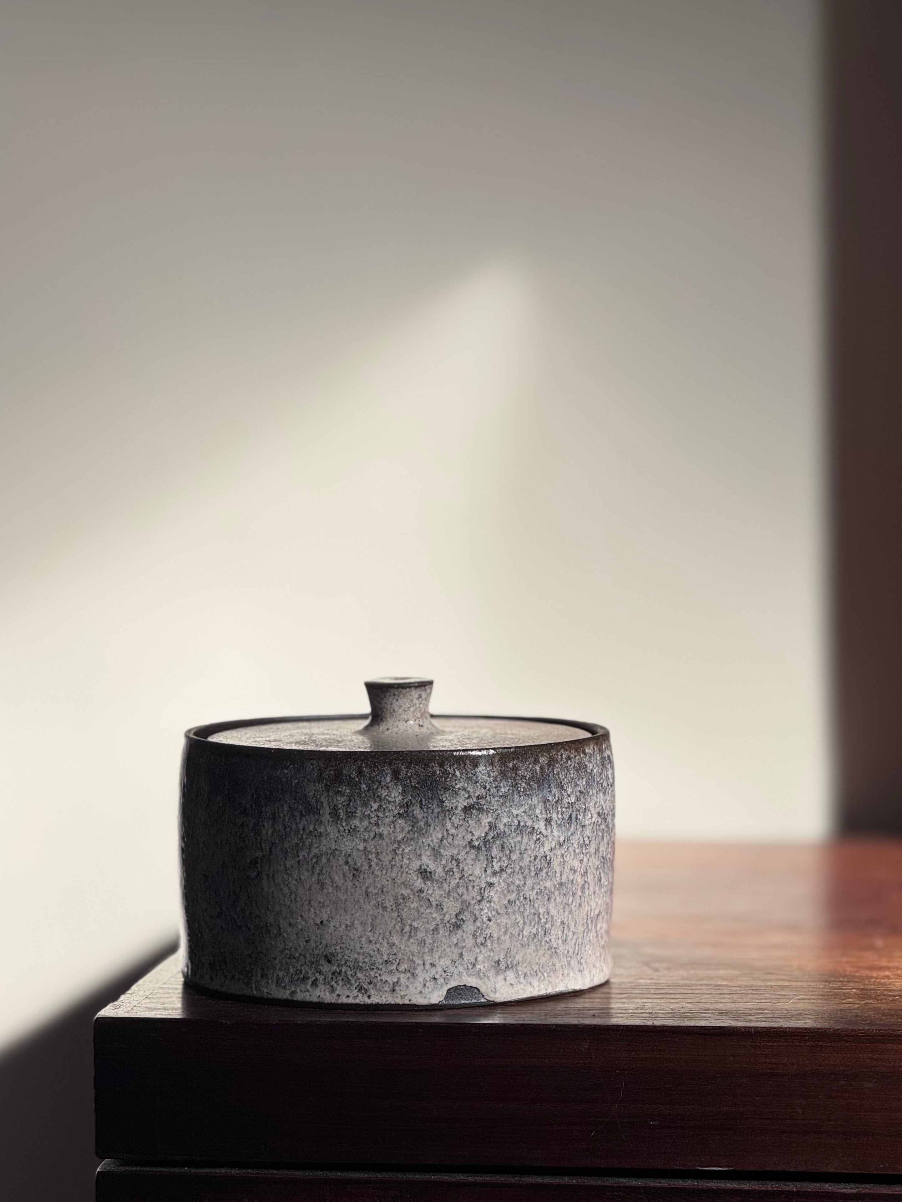 jari lidded jar