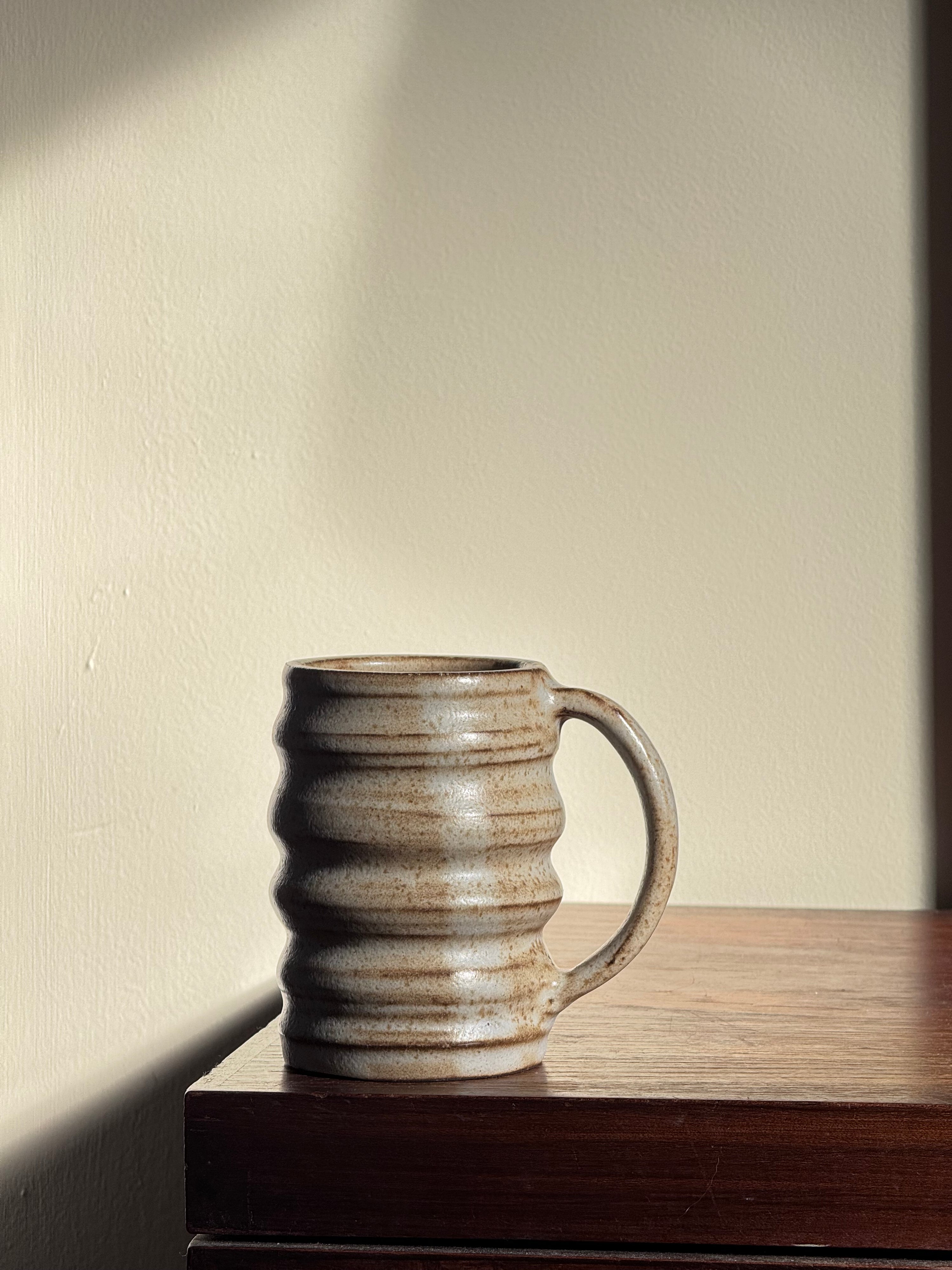 grooved mug