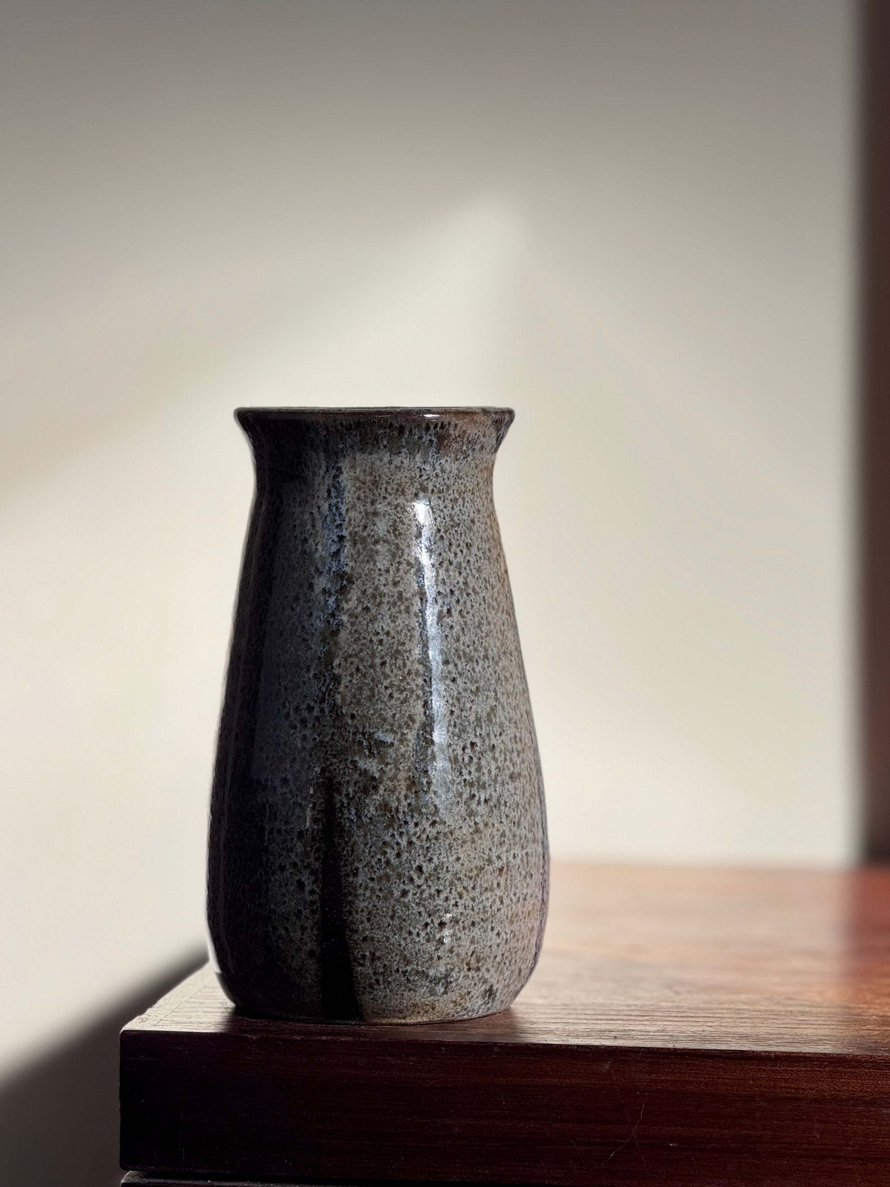 kaki vase
